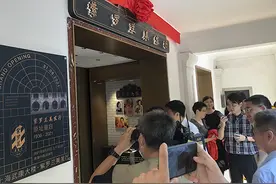 紫罗兰美发厅开业勾起老阿姨青春记忆，怀旧之余感叹价格偏高图片