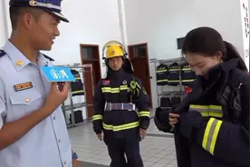 盛夏试穿“蓝朋友”的战斗服是什么感受？热得就像穿棉袄视频封面