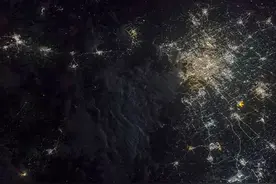 聂海胜太空拍下北京夜景！有一处特别亮，网友脑洞大开图片