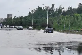 郑州新建主干道滨河路逢雨必淹 网友关于雨天“应急预案”质疑的回应来了图片