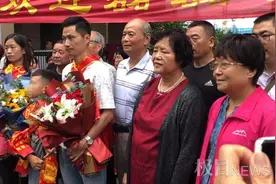 被拐33年后回家的男子：登记结婚时才知养子身份，寻亲9年终与西安父母团聚图片