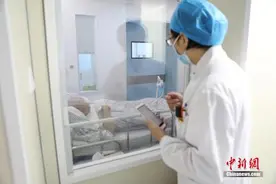 18岁儿子捐造血干细胞救父：他需要什么我都可以给图片