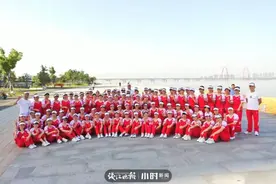 钱塘江边这一幕太燃！跳健身操也能原地出道，杭州平均年龄超50的姐姐们圈粉图片