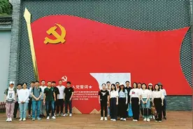 田间地头来了群“90后”选调生图片