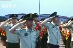 500余名天安门广场卫士退役 向国旗敬礼图片