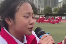 贵州初一女学生军训时表演嘴巴嘟嘟 网友：有趣的灵魂万里挑一图片