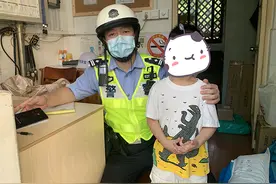 奶奶为开学首日送孙子上幼儿园专门做功课，但还是送错了地方图片