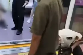 网友质疑西安地铁安保人员举动粗暴，地铁公司：若对安保人员有处理将通报图片
