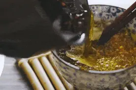 家里的油壶这样用，小心会致癌，很多家庭都在做图片