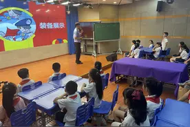 民警讲网络游戏防沉迷课程 引导孩子健康成长图片