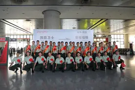 武警岳阳支队退役仪式上的“特殊高铁票”：前方到站，前程似锦站图片