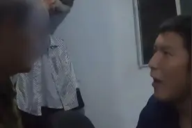 九旬奶奶家中喝酒醉倒，把来救援的消防员认成自己孙子视频封面