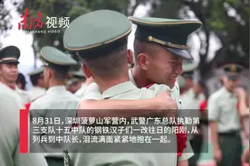 图集｜老兵退役，泪别钢枪图片