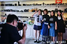俞见｜爱上胶片相机的年轻人图片