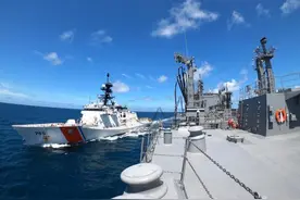 嚣张！美海警舰演练接受自卫队补给后穿航台湾海峡图片