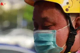 扬州外卖骑手：取个奶茶，200多杯在前面排队图片