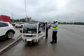严肃查处！临清交警重拳整治电动三、四轮车非法营运行为图片