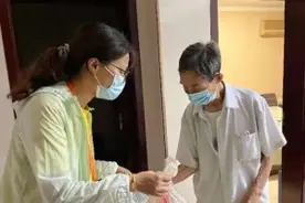 两在两同 同心抗疫 | 每天接听200多通电话，和老公却是挂断的微信语音报平安图片