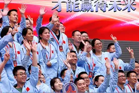 钟华论：青春无悔，强国有我图片