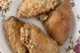 用这道不用炸粉面包糠的简单炸鸡翅征服家人的味蕾吧图片