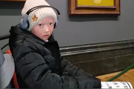 爱画画的“蝴蝶女孩”定格在18岁图片