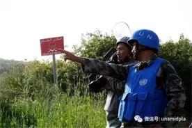 非洲人60天都修不好的路，中国军人仅用一天搞定图片