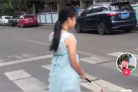失明女童独自出行，妈妈悄悄跟了一年图片