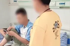 男生天天熬夜打游戏诱发癫痫 住院后仍在病床上打游戏气坏医生图片