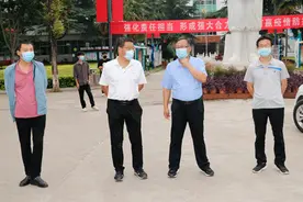 镇平县雪枫中学：错时报到平稳有序 防疫开学安全顺利图片
