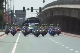 骑警车队开道护送！烈士遗骸车队前往沈阳抗美援朝烈士陵园图片