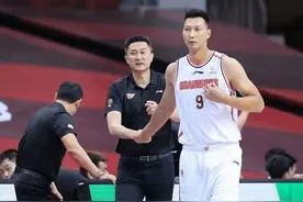 CBA | 杜锋：易建联已与全队进行对抗 新赛季出战没有问题图片