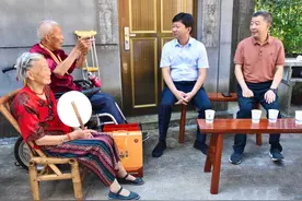 江山市领导分组走访慰问抗战老兵图片