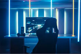 “最严游戏新规”重创电竞俱乐部，未成年选手连夜被清退：打不了职业，回不去学校图片