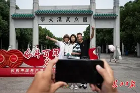 哪个学院人最多、最小的新生多少岁……看看​武大、华科新生大数据图片