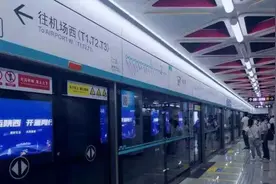 警方称地铁保安强拽女子不违法，律师：乘客可提异议或赔偿图片