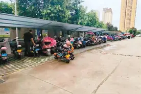 禁止电动自行车“上楼”新规实施一个月 西安多个小区治理得如何？图片