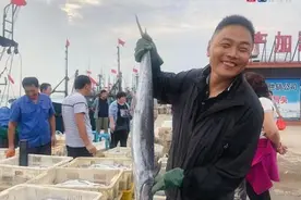 开海第一波渔船满载而归！海鲜价格都替你打探好啦图片