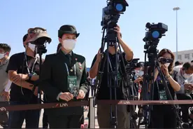 爷爷，我来了！我替您来看战友了图片
