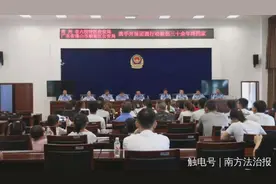 被拐32年，他终于见到亲生父母图片