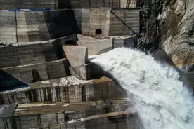 单洞18分钟灌满西湖！白鹤滩水电站启动试验性泄洪图片