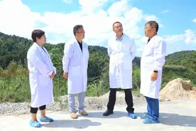 花溪区长俞洋到马铃乡宣讲习近平总书记“七一”重要讲话精神，调研环保督察整改等工作图片