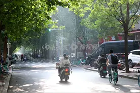 迎着朝霞出门去：人间烟火气，最美上班路图片