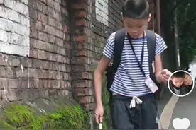 让失明儿子独自上学 自贡妈妈“放手的爱”感动网友 已获30万点赞图片