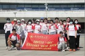 大山里来了“小先生”图片