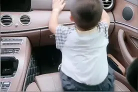 福建萌娃不愿上幼儿园，用“铁头功”顶碎小车玻璃，父亲回应网友担忧：孩子好着呢图片