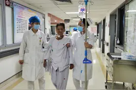 鱼刺扎破食道后纵隔脓肿，这种急危重症死亡率超50%图片