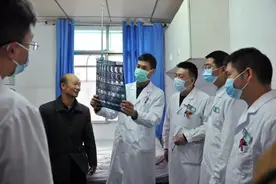 威宁六旬老人跌倒致高位截瘫，组团帮扶让他“走”起来图片
