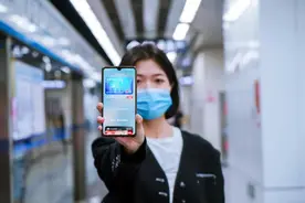 北京发行电子学生卡，刷手机乘公交2.5折图片