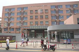 “双减”后，闵行家长的焦虑缓解了吗？看他们的表情就知道了→图片