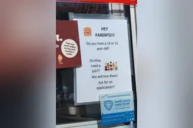 用工荒严重！美国一麦当劳因劳动力短缺打出招牌：招14-15岁员工图片